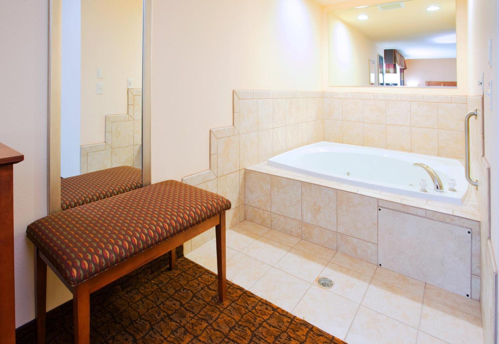 Holiday Inn Express Hotel & Suites Mount Airy By Ihg Экстерьер фото